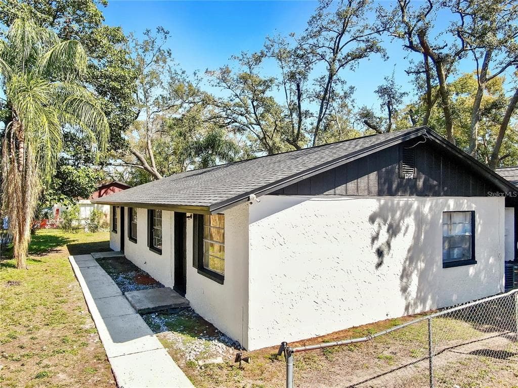 1204 E SENECA AVENUE UNIT B TAMPA, FL 33612