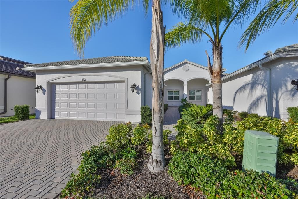 4906 AVILA LAKES DRIVE WIMAUMA, FL 33598