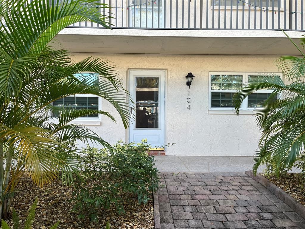 871 NEW YORK AVENUE UNIT 104 DUNEDIN, FL 34698