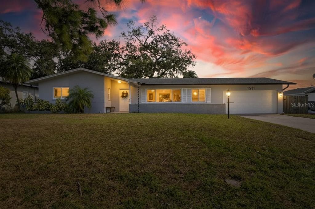 1511 HUNTER LANE