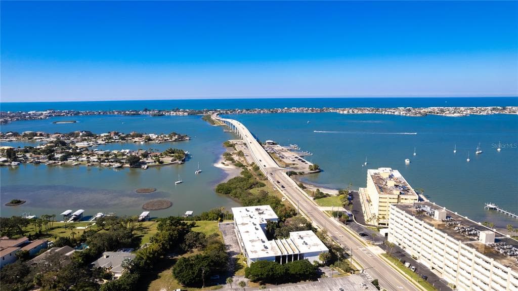 50 HARBOR VIEW LANE UNIT 11 BELLEAIR BLUFFS, FL 33770