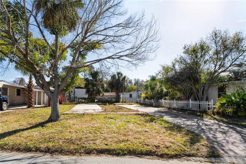 736 DRIFTWOOD LANE TARPON SPRINGS, FL 34689