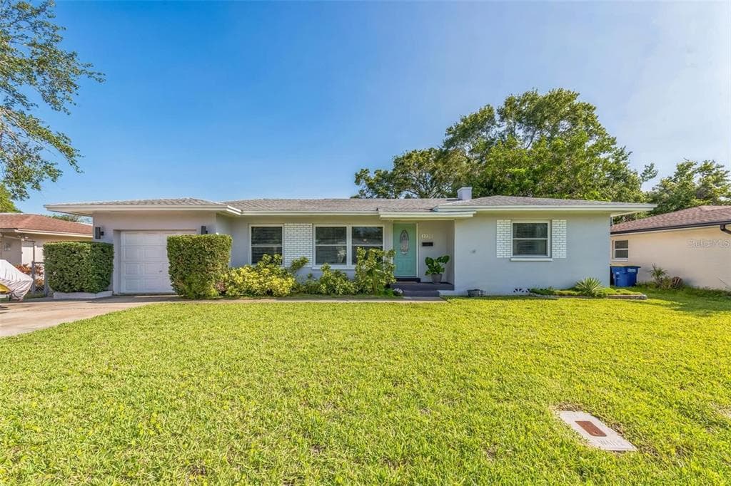 1220 MAGNOLIA DRIVE