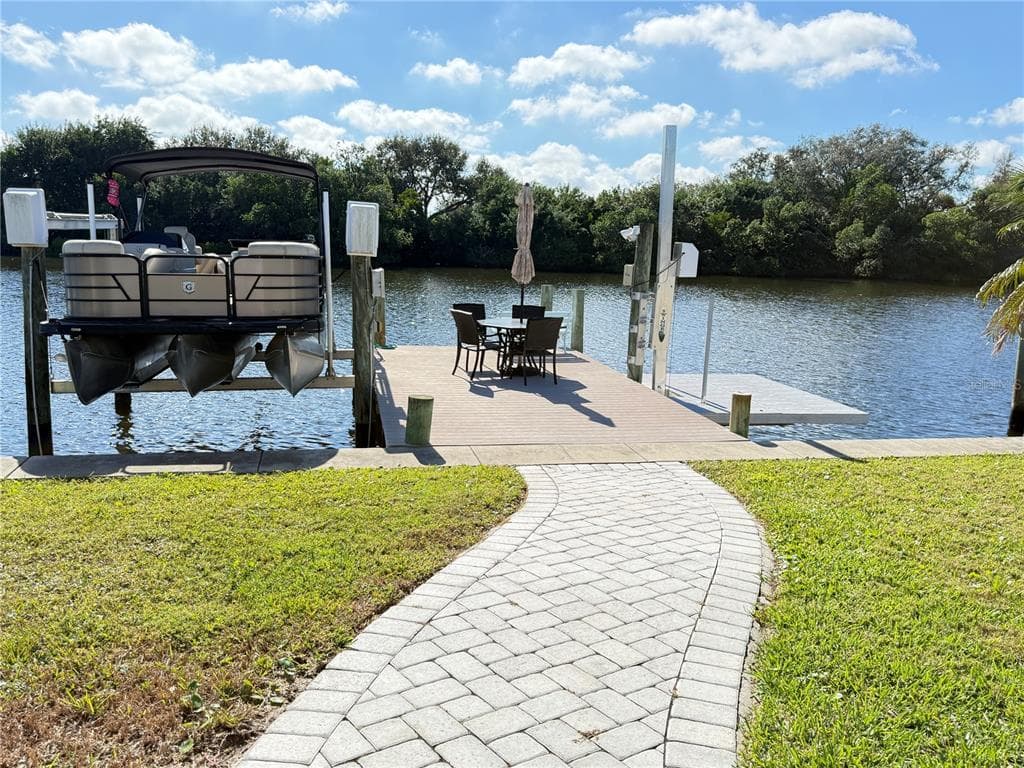 622 MOUNT OAK AVENUE NE UNIT 733 ST PETERSBURG, FL 33702