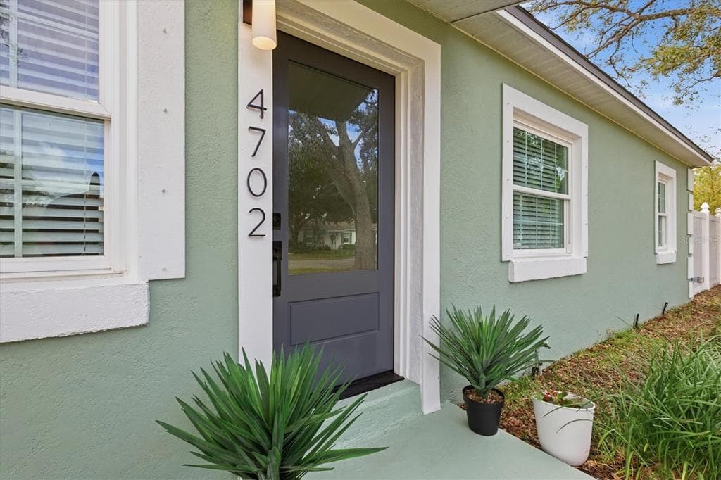 4702 W BAY VIEW AVENUE TAMPA, FL 33611