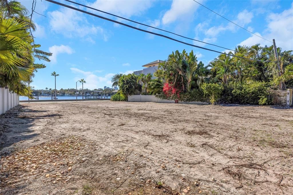 105 ESTADO WAY NE ST PETERSBURG, FL 33704
