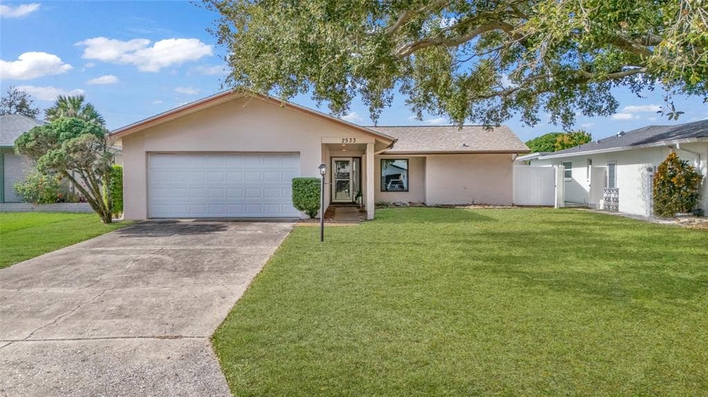 2533 BRAMBLEWOOD DRIVE W