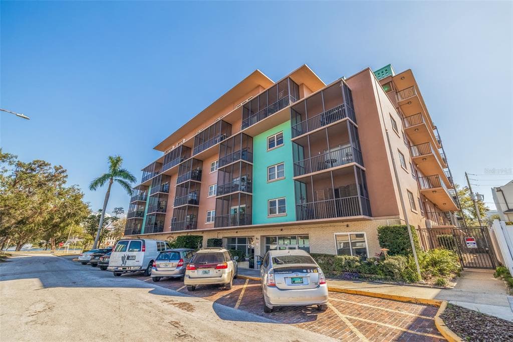750 BURLINGTON AVENUE N UNIT 1G ST PETERSBURG, FL 33701
