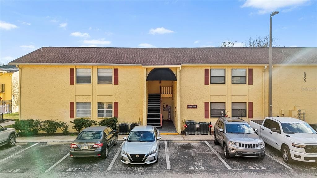 7512 GALLINETA COURT UNIT 7512 TAMPA, FL 33615