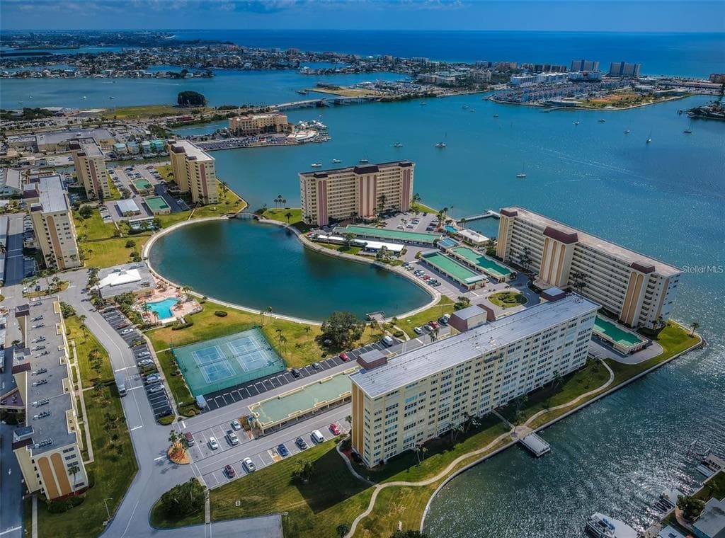 4725 COVE CIRCLE UNIT 808 ST PETERSBURG, FL 33708