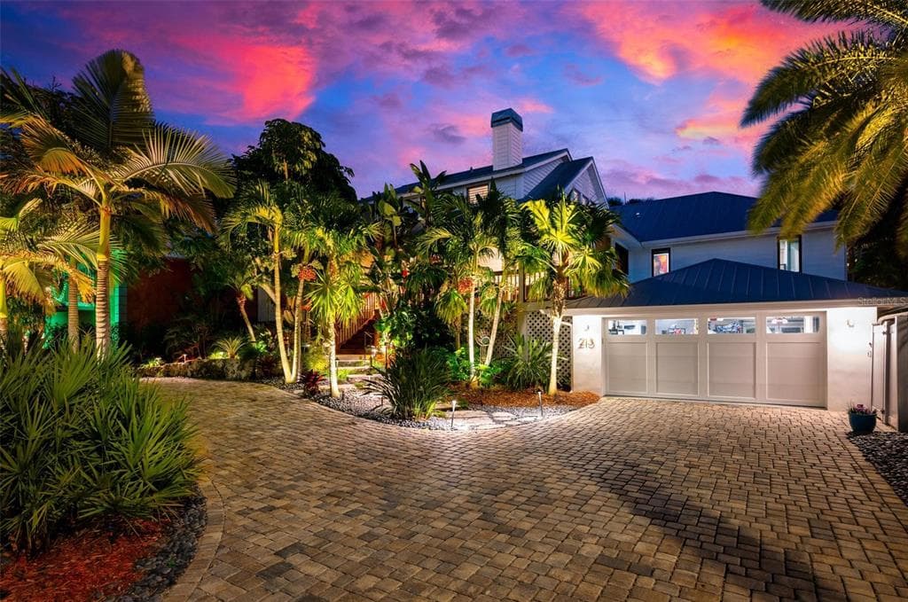 213 OAK AVENUE ANNA MARIA, FL 34216