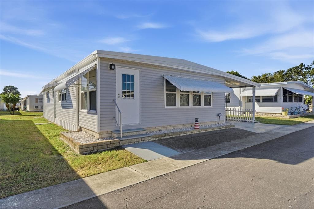 226 ROYAL PALM CIRCLE LARGO, FL 33778