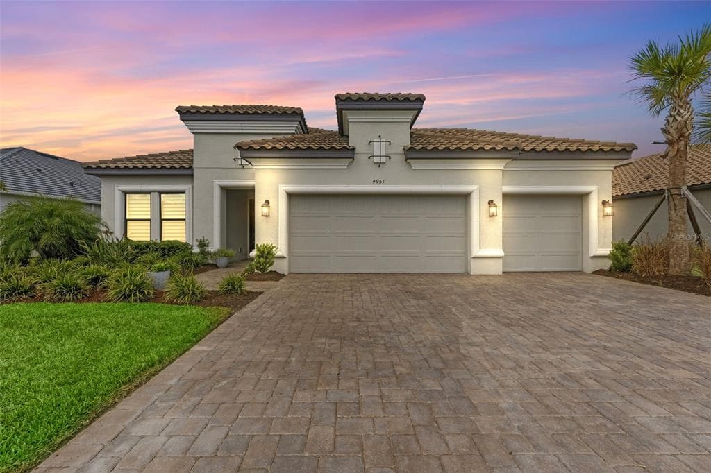 4951 FRECCIA LOOP WESLEY CHAPEL, FL 33543