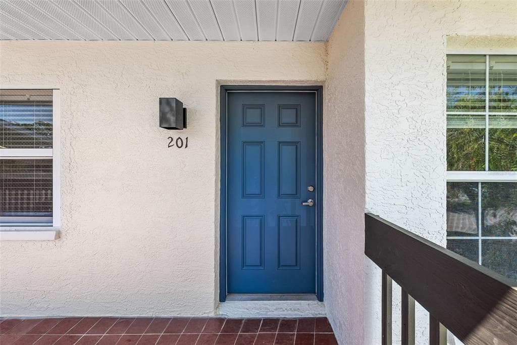 3880 34TH AVENUE S UNIT 203 ST PETERSBURG, FL 33711