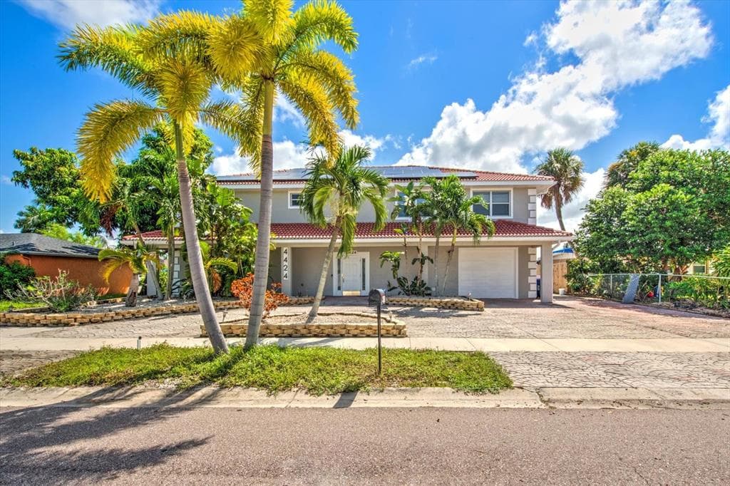4424 N CANAL CIRCLE NORTH FORT MYERS, FL 33903