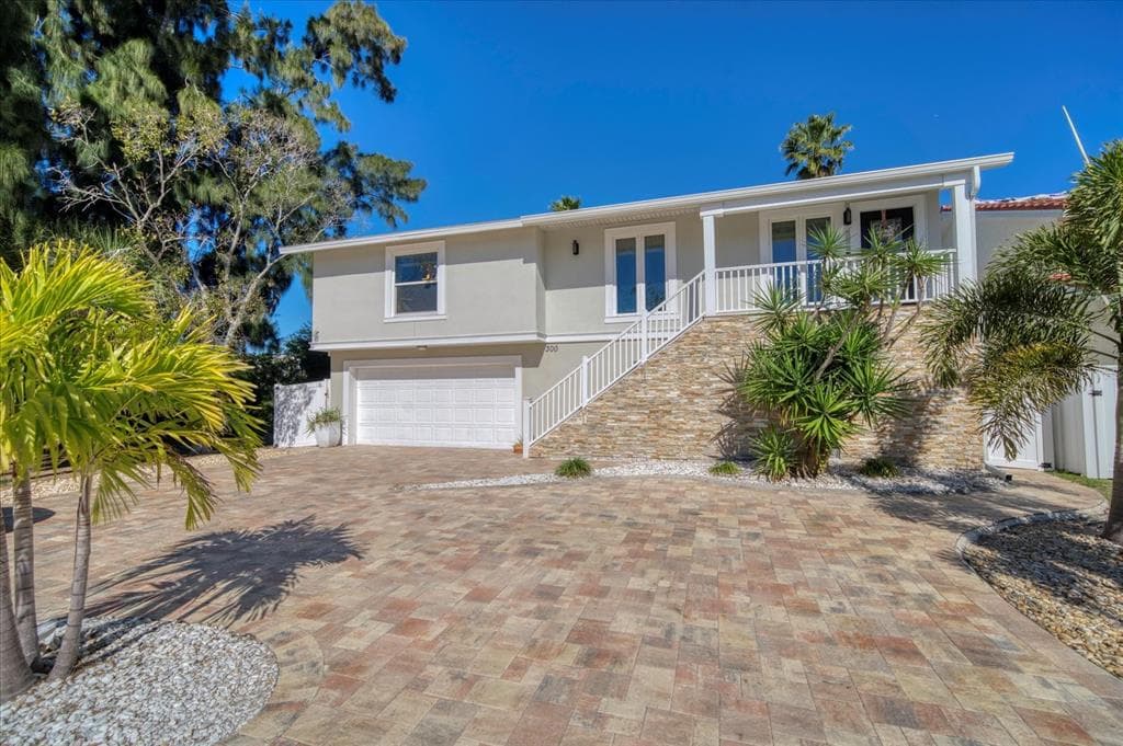300 6TH AVENUE