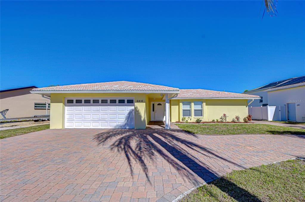 6416 LAKE SUNRISE DRIVE APOLLO BEACH, FL 33572