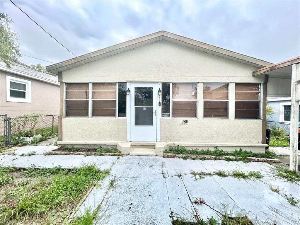524 E LIME STREET TARPON SPRINGS, FL 34689