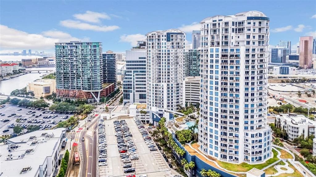 1209 E CUMBERLAND AVENUE UNIT 2006 TAMPA, FL 33602
