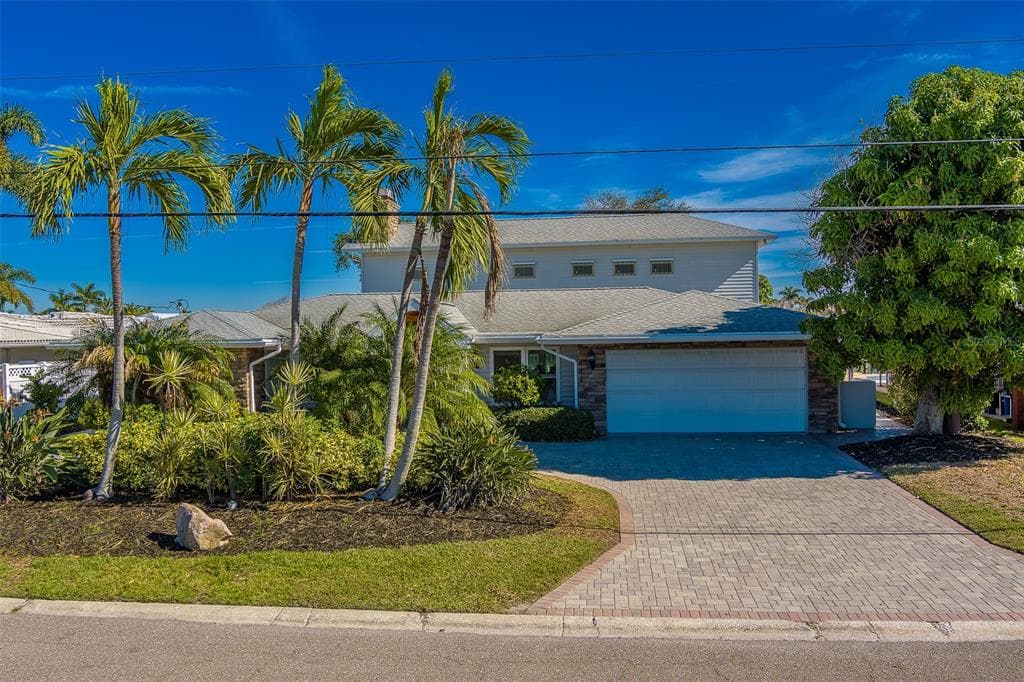 207 MIDWAY ISLAND CLEARWATER BEACH, FL 33767