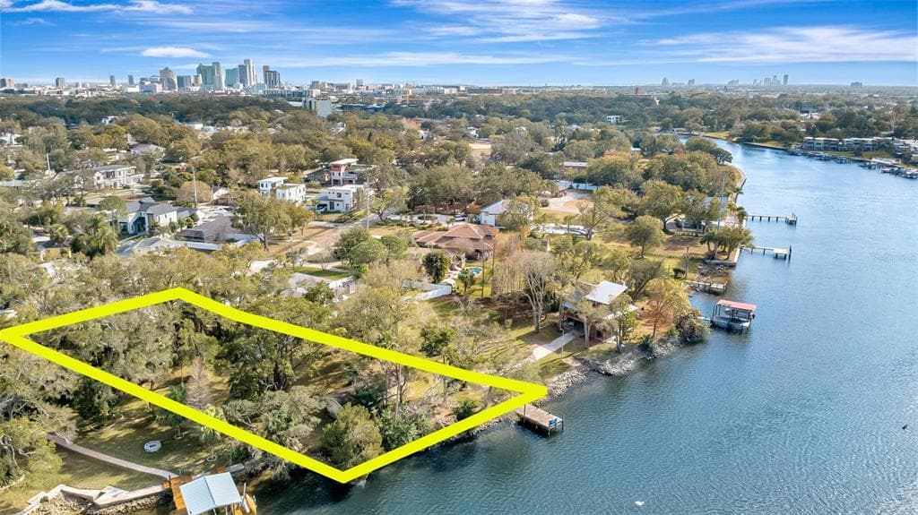 3306 N PERRY AVENUE TAMPA, FL 33603
