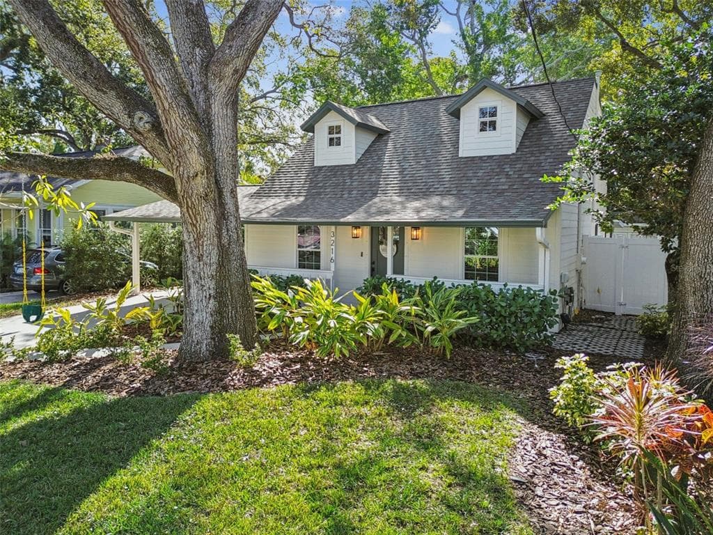 3216 W OAKELLAR AVENUE TAMPA, FL 33611