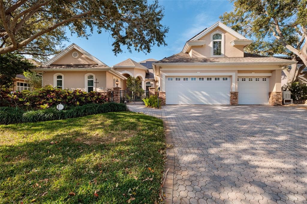 8402 TALLAHASSEE DRIVE NE ST PETERSBURG, FL 33702