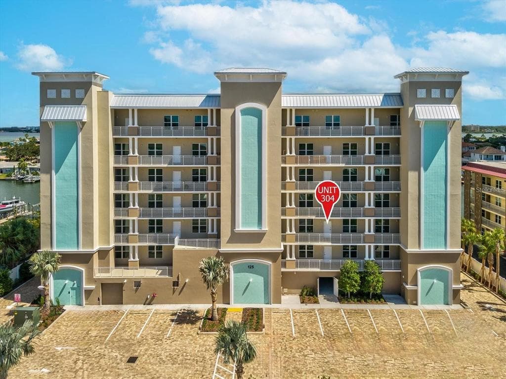 125 ISLAND WAY UNIT 304