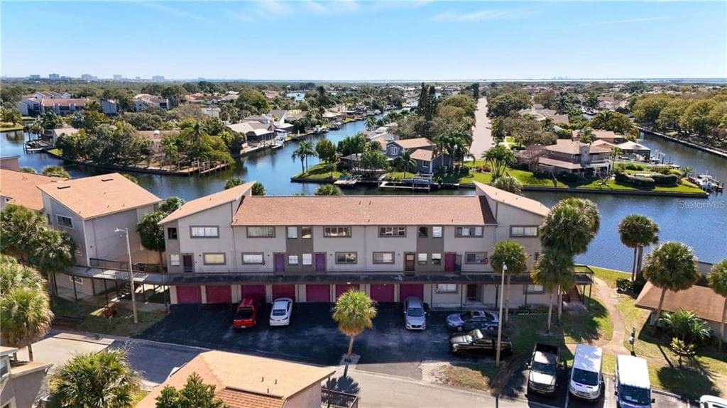 6315 NEWTOWN CIRCLE UNIT 15B3 TAMPA, FL 33615
