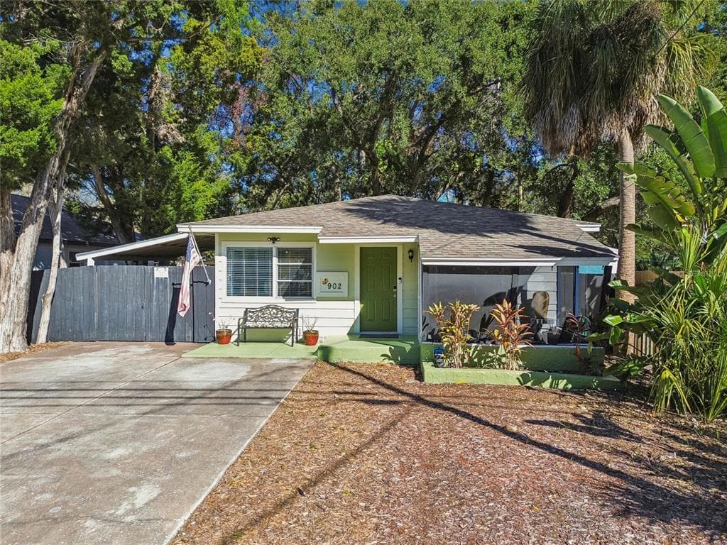 902 BELTREES STREET