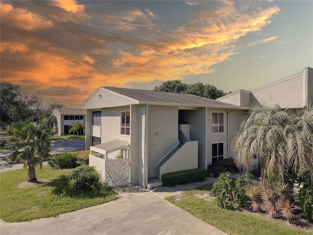 428 WINDRUSH BAY DRIVE TARPON SPRINGS, FL 34689