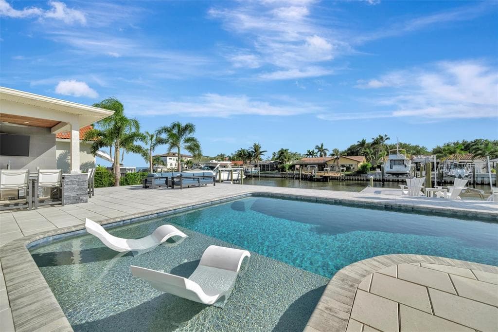 1901 KANSAS AVENUE NE ST PETERSBURG, FL 33703