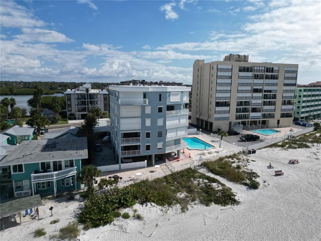 19500 GULF BOULEVARD UNIT 102 INDIAN SHORES, FL 33785