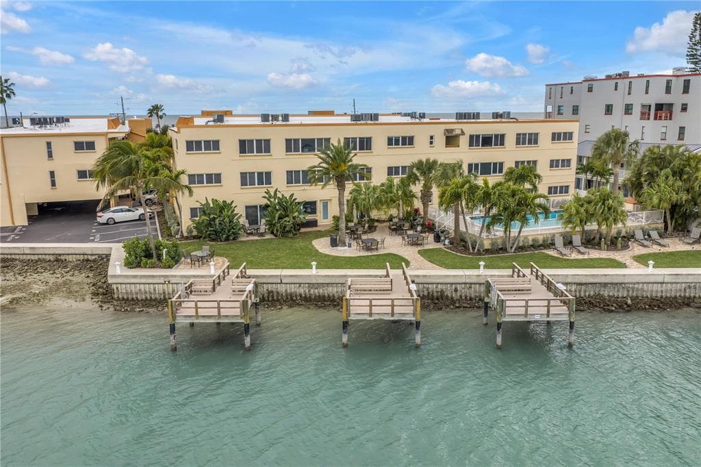 10265 GULF BOULEVARD UNIT B315 ST PETERSBURG, FL 33706