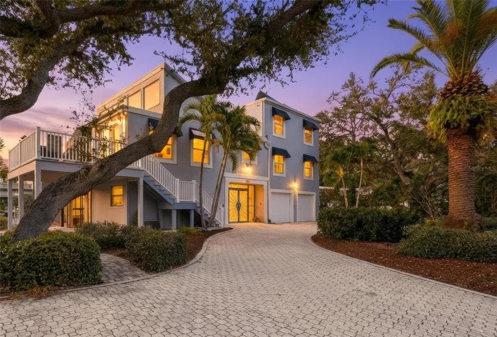 557 VENICE LANE