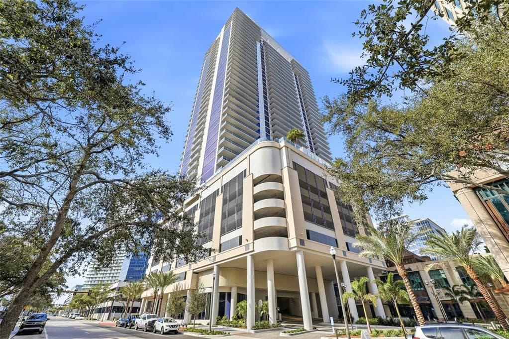 275 1ST AVE S UNIT 1208 ST PETERSBURG, FL 33701