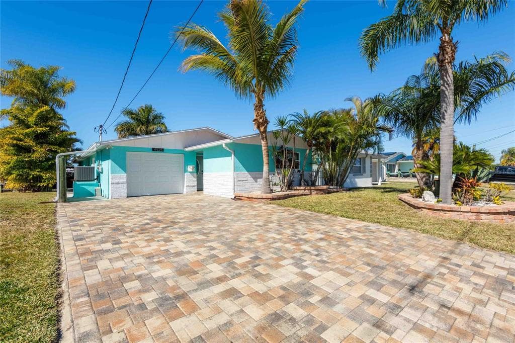 4925 BONITO DRIVE NEW PORT RICHEY, FL 34652