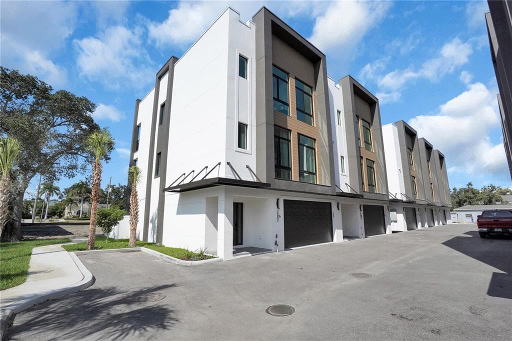 3002 W PLATT UNIT 7 TAMPA, FL 33609