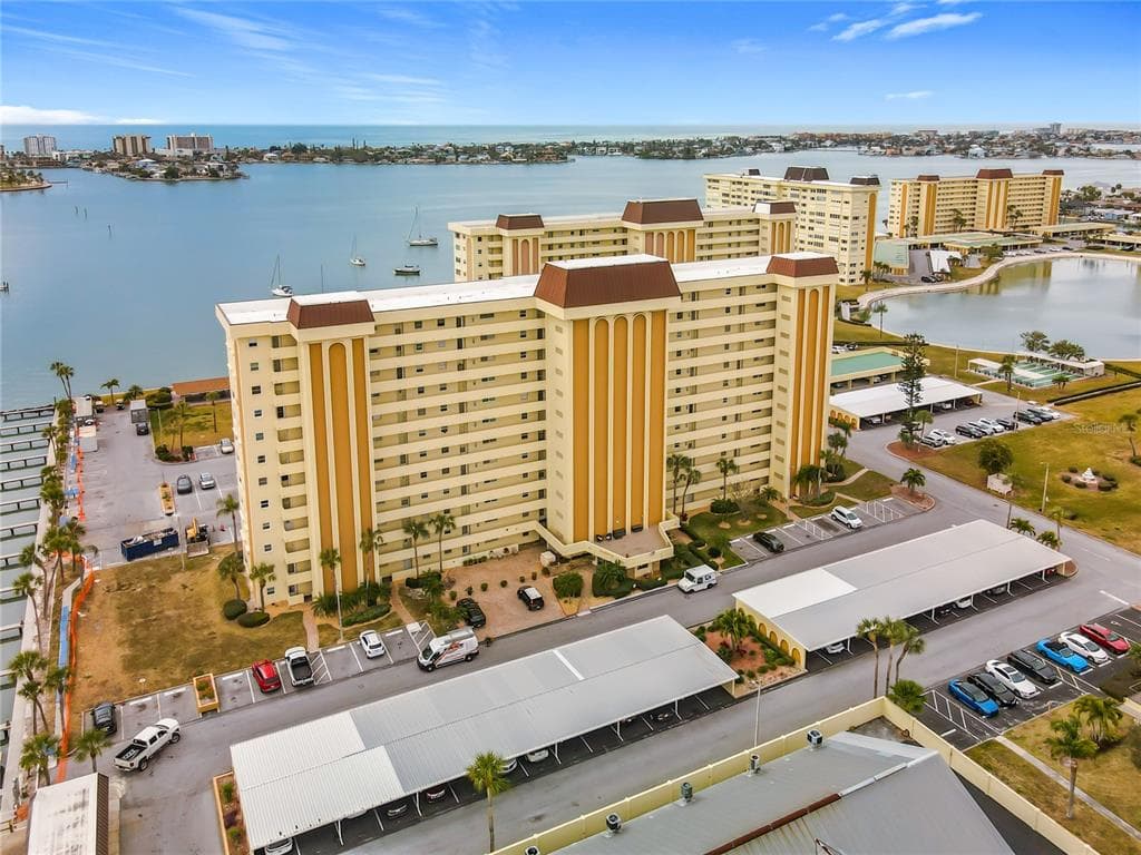 4550 COVE CIRCLE UNIT 106 ST PETERSBURG, FL 33708