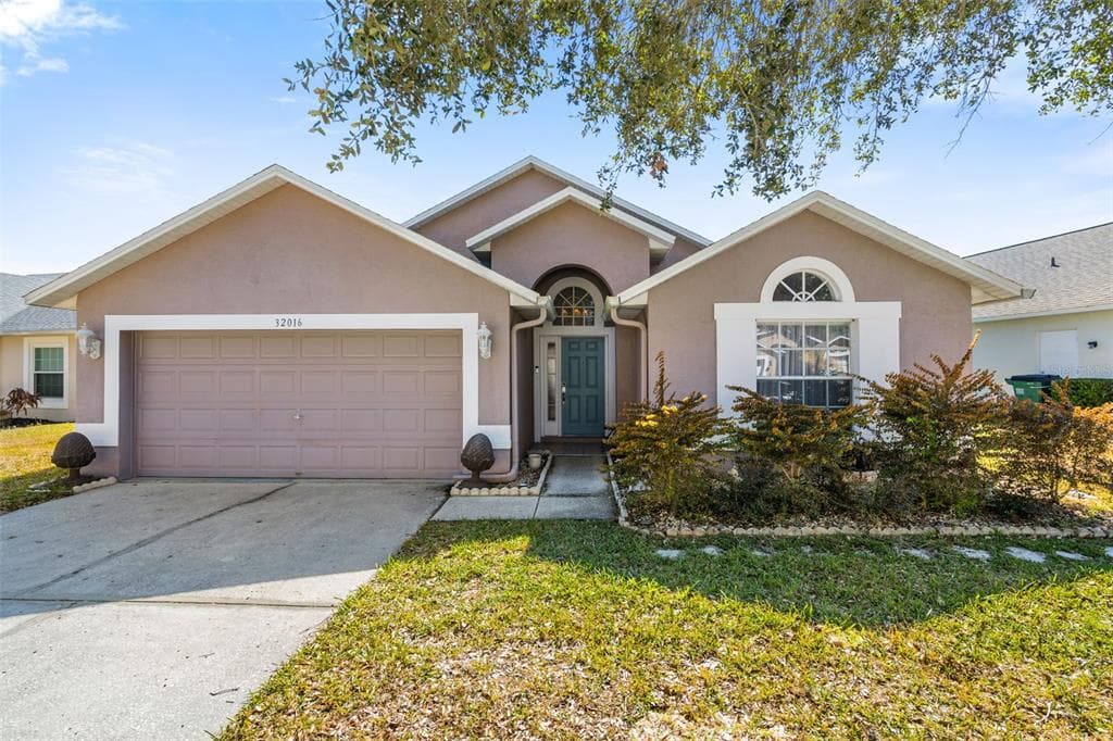 32016 BROOKSTONE DRIVE WESLEY CHAPEL, FL 33545