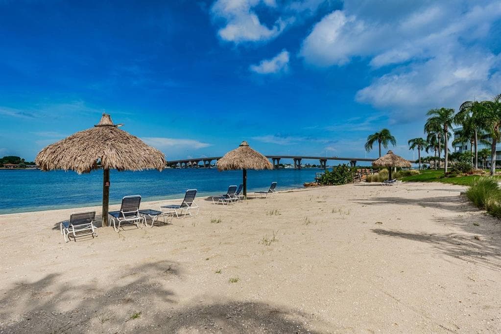 6001 BAHIA DEL MAR CIRCLE UNIT 527 ST PETERSBURG, FL 33715