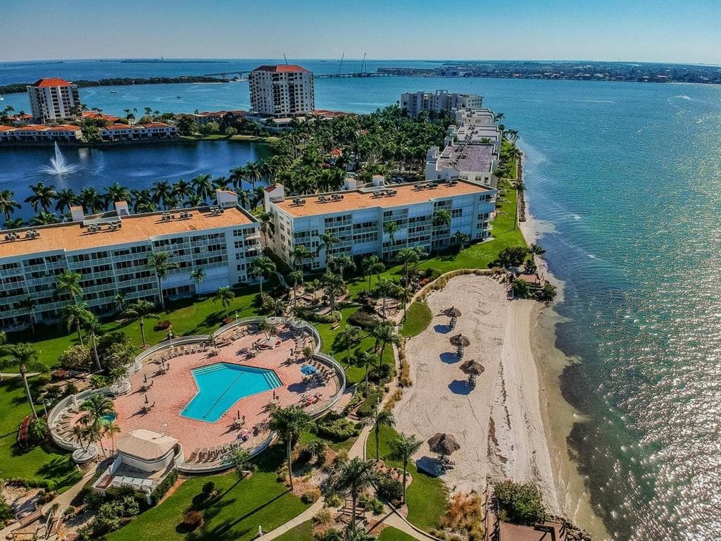 6061 BAHIA DEL MAR CIRCLE UNIT 448 ST PETERSBURG, FL 33715