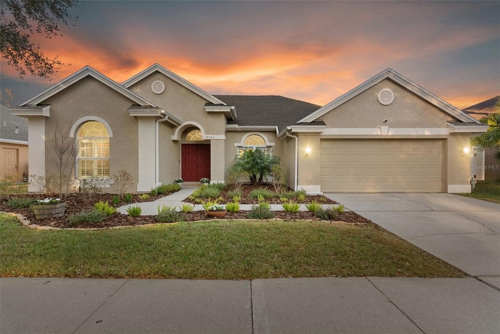 8204 GINGER PINE WAY TAMPA, FL 33647