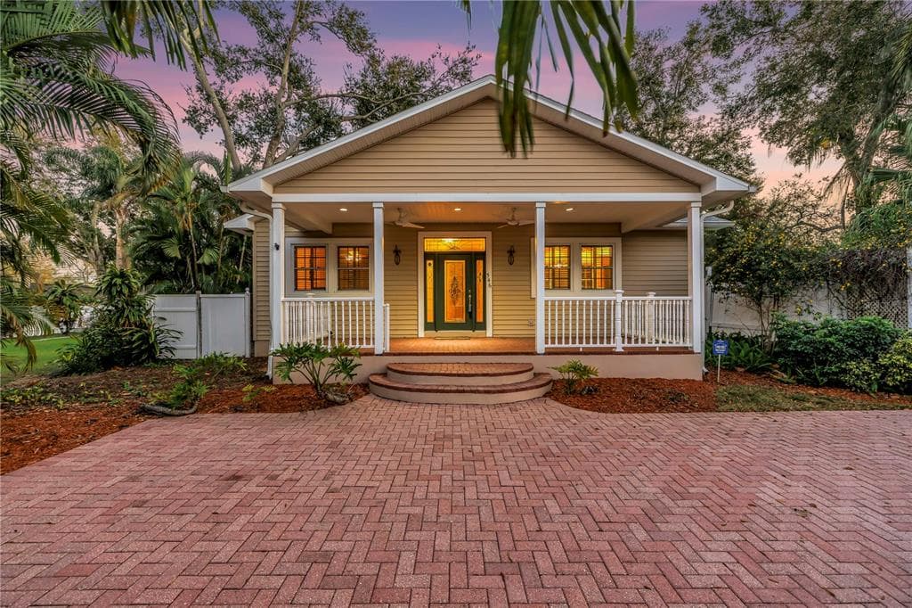 546 26TH AVENUE N ST PETERSBURG, FL 33704
