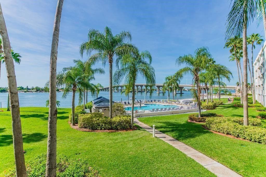5901 BAHIA DEL MAR CIRCLE UNIT 223 ST PETERSBURG, FL 33715