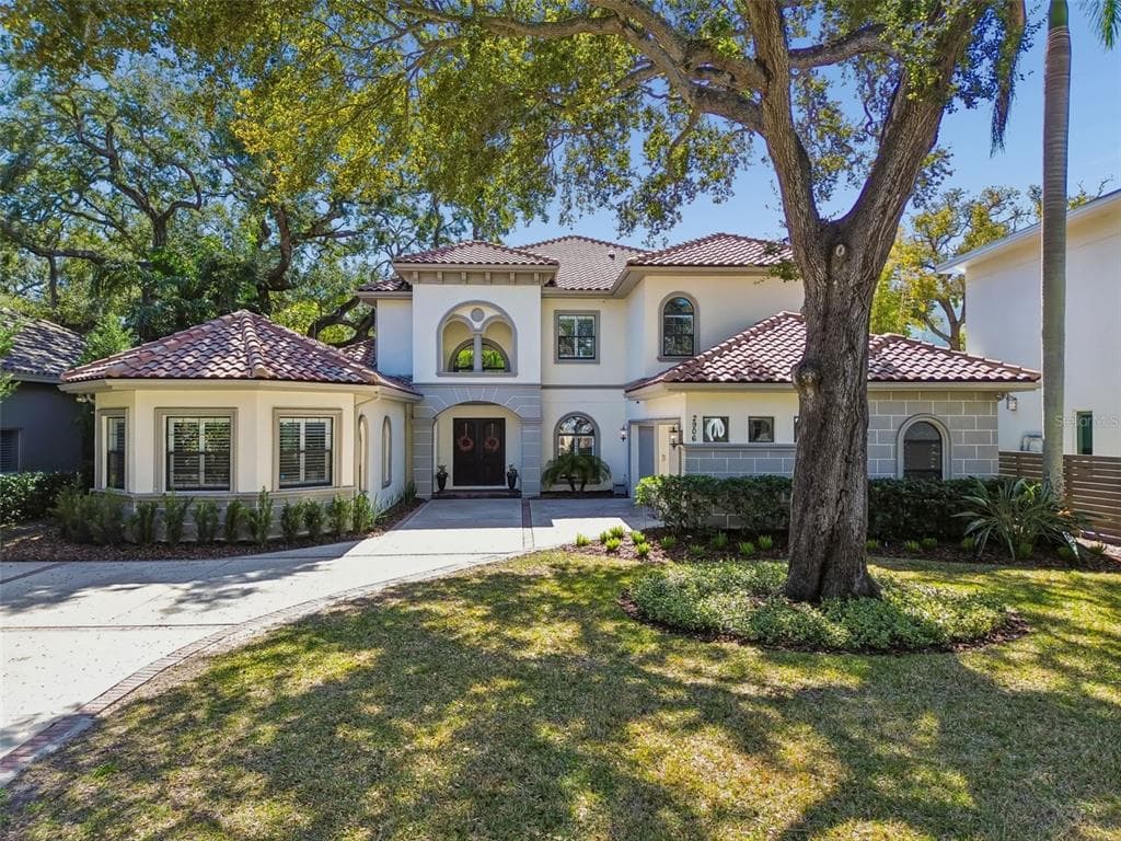 2906 W HAWTHORNE ROAD TAMPA, FL 33611