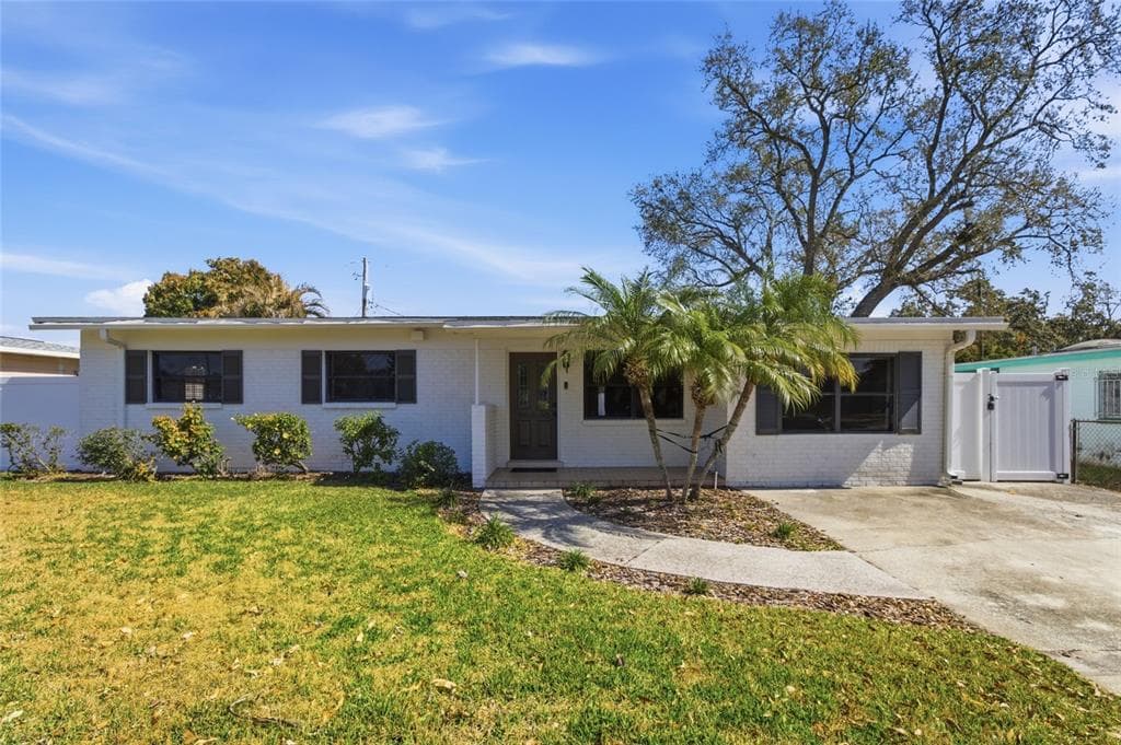 4511 N LINCOLN AVENUE TAMPA, FL 33614
