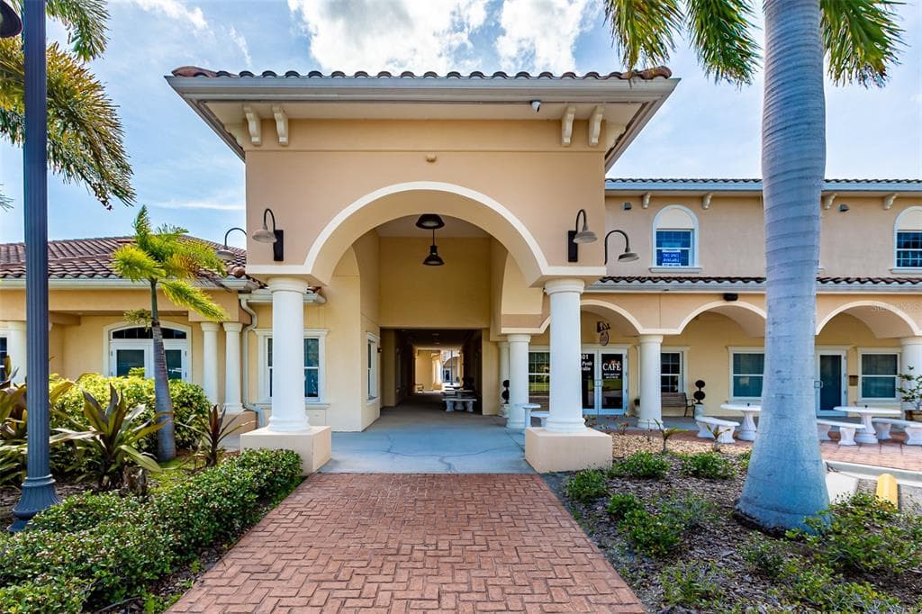 1500 E VENICE AVENUE UNIT 4F
