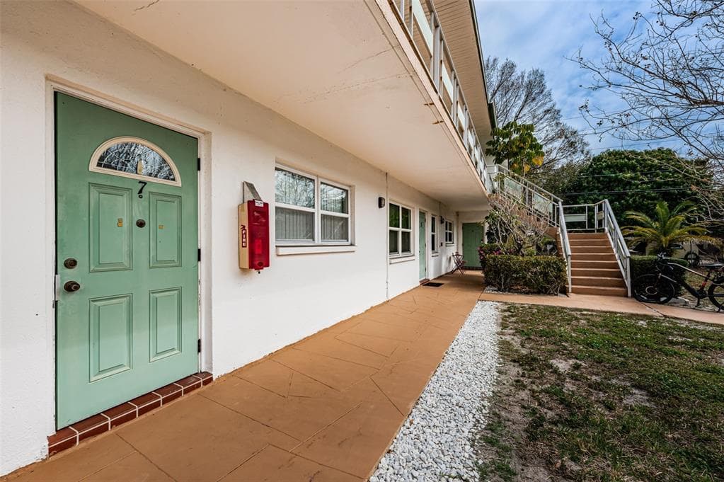 5955 18TH STREET N UNIT 7 ST PETERSBURG, FL 33714
