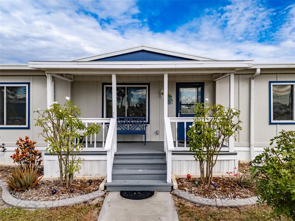 143 E SAINT ANNES CIR APOLLO BEACH, FL 33572